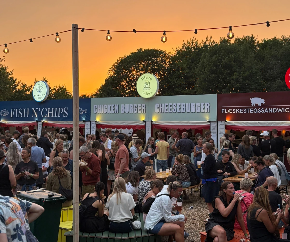 Aftenstemning med lækker mad servereret af On Grass Solution's madboder