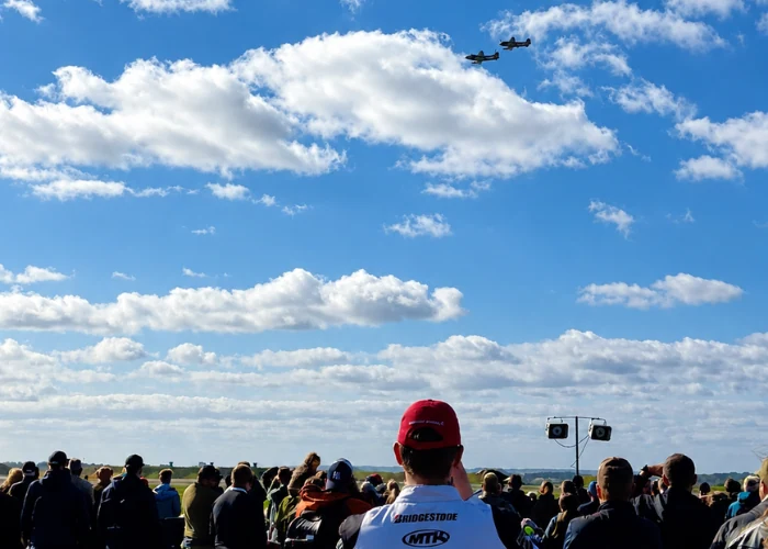 Tilskuere beundrer flyene til Danish Air Show